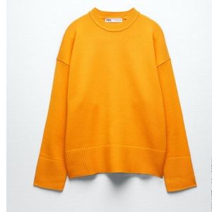 BRAND NEW. Round neck, knit sweater with vents and rib hem